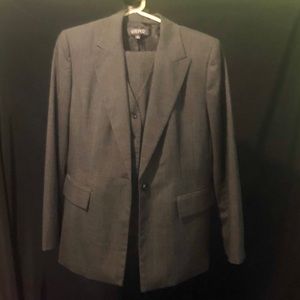 Kasper 3 piece pant suit as 14 Power Suit! Grey